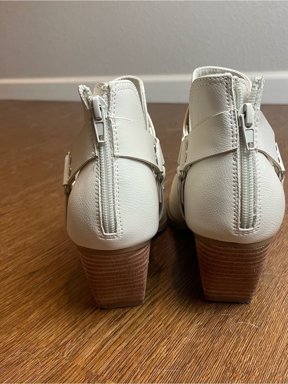 Dolce Vita Cream Pointed Leather Ankle Booties with Stacked Heel Size 10 - Picture 6 of 11